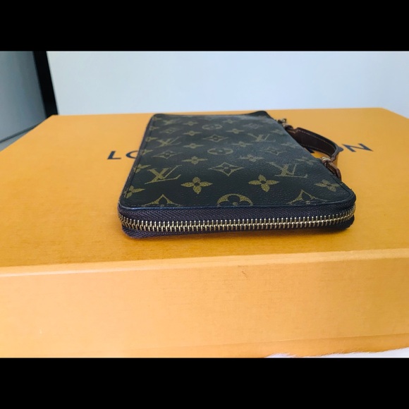 Louis Vuitton - Picture 4 of 16